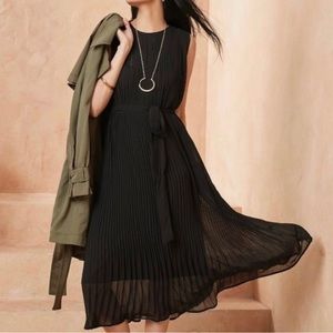 NWT! Banana Republic Black Pleated Midi Dress - size large